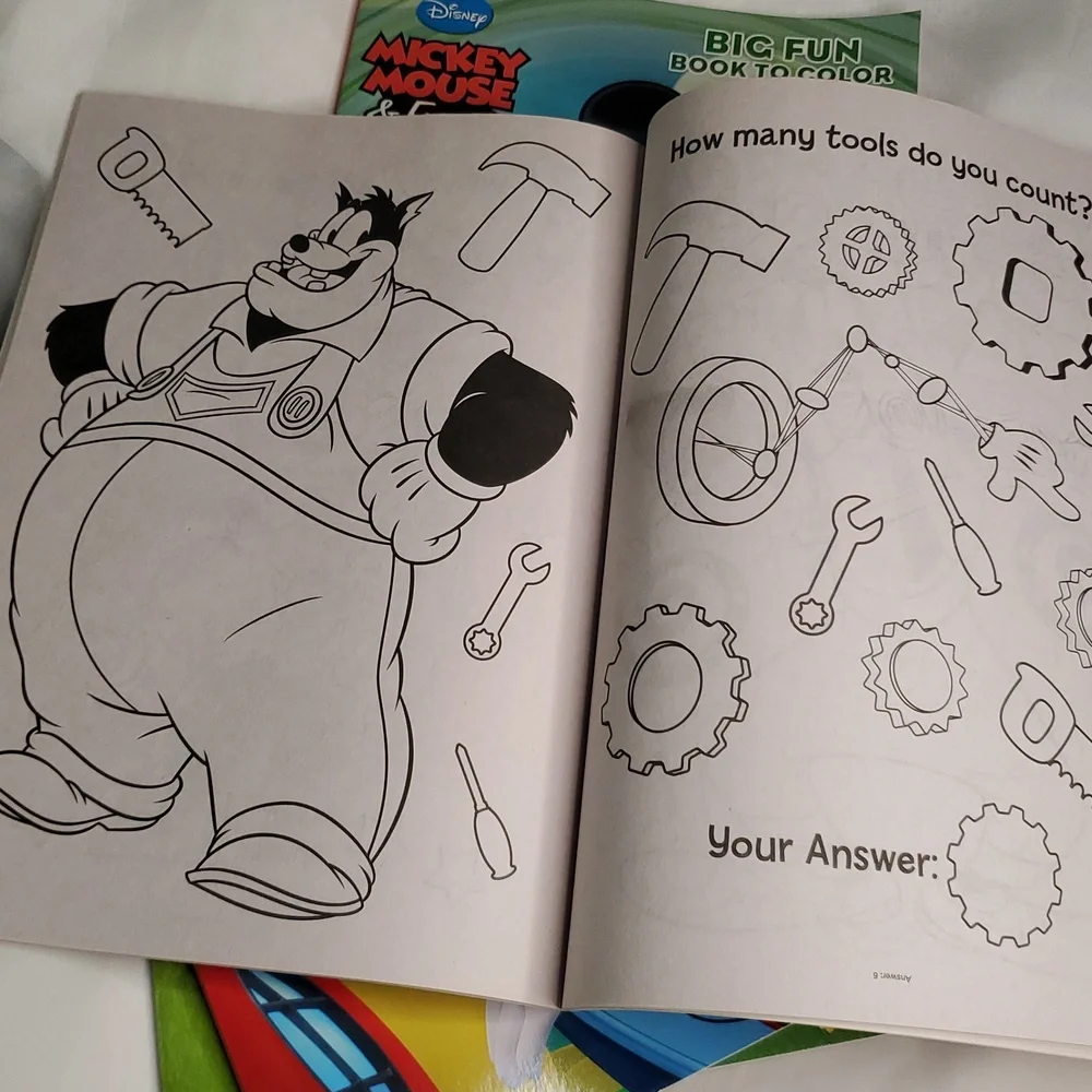 Mickey Mouse Coloring and‎ Activity Book Set